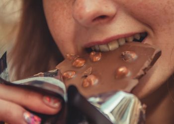 Chocolate faz bem! Estudo revela que o cacau pode ajudar na saúde ocular