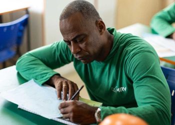 Escola Nota 10 da MRV transforma vidas com alfabetização dentro dos canteiros de obras