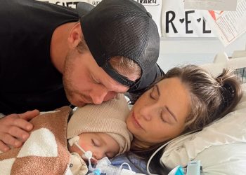 Influenciadora desabafa sobre perda do filho após acidente com espelho