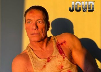 O ator Jean-Claude Van Damme é acusado de ter relações íntimas com mulheres vítimas de tráfico humano