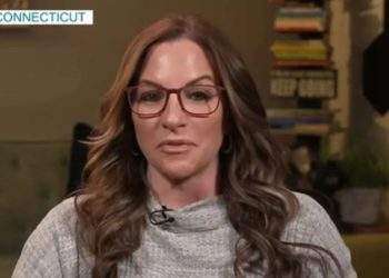 Mãe descobre que ex-namorado é seu meio-irmão após teste de DNA e expõe fraude médica