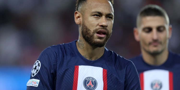 Neymar mostra lado pai ao compartilhar momento fofo de Mavie e Helena