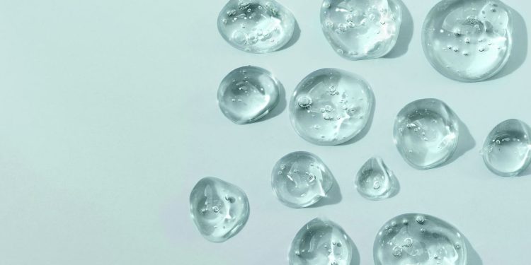 Gotas de gel face sérum vista superior - Créditos: depositphotos.com / Inna_Dodor