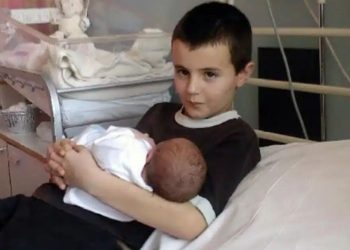 O que aconteceu com o menino considerado o pai mais jovem da Inglaterra?