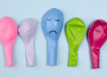 Privação de sono em pais e filhos vai além do mau humor: veja como afeta a saúde mental