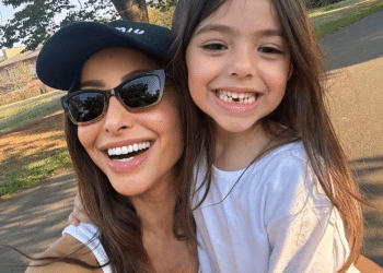 Sabrina Sato e Nicolas Prattes compartilham momentos mágicos com Zoe