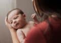Enxoval para bebê que nasce no calor: saiba quais as peças essenciais e dicas práticas