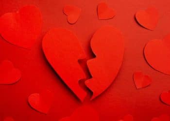 Famosa ex-participante de reality show fala sobre arrependimento de ter colocado filha para adoção