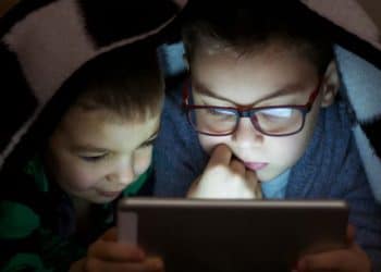 Atenção! Crianças podem trocar dados pessoais por acesso a apps para se sentirem incluídas