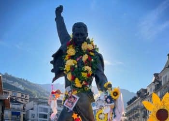 Nova biografia de Freddie Mercury afirma que cantor teve uma filha secreta há 50 anos com a esposa de um amigo próximo