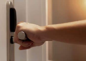 “Minha sogra adora se meter onde não deve, e surtou quando caiu na armadilha que fiz para ela”