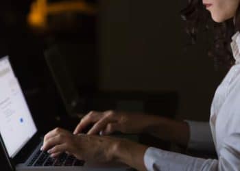 Apenas 500 crianças têm essa síndrome — e o Google fez essa mãe suspeitar que seu filho era uma delas