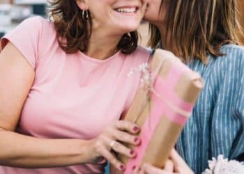 Qual é o presente perfeito para sua mãe? Veja o ideal para cada signo