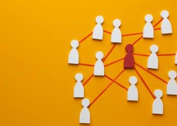 Mulher descobre segredos escandolosos da família nos últimos dias de vida de sua mãe