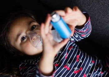 Asma é a doença respiratória mais comum na infância. Saiba como proteger seu filho