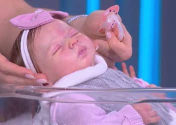 Homem agride bebê de quatro meses por achar que era um boneco reborn