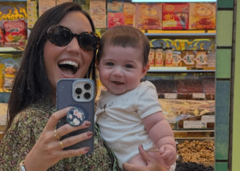 Influencer salva filho de engasgo e faz alerta para outros pais; veja o vídeo