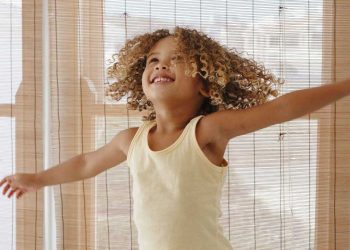 Confiança de dentro pra fora: como nutrir a autoestima das crianças com afeto