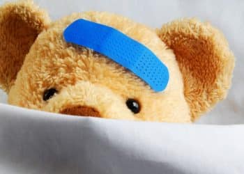 Mulher é presa após sobrinho de um ano ser hospitalizado por conta de cigarro eletrônico