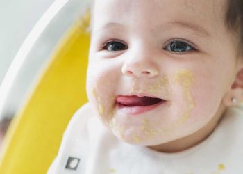 Do leite ao prato: guia completo de introdução alimentar para bebês