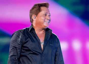 Fãs criticam Leonardo por se apresentar aparentemente bêbado em show; veja o vídeo