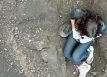 Brasileira que caiu em vulcão na Indonésia foi deixada para trás por guia