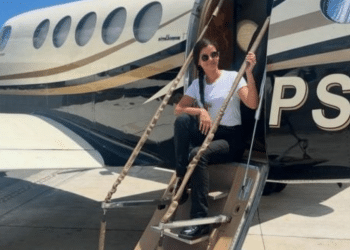 Pilota de 23 anos evitou tragédia em voo com Lívia Andrade. Conheça Nayane Porto!