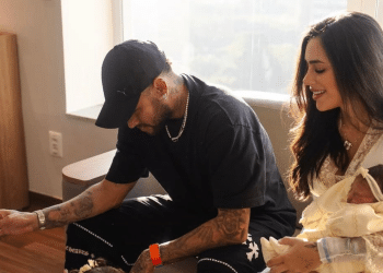 Bruna Biancardi acompanha jogo de Neymar com a filha Mel