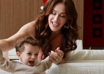 Claudia Raia reflete sobre a sua gravidez aos 55 anos: “Fui muito inconsequente”