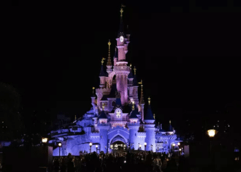 Bilhete salvou criança de cerimônia falsa de casamento na Disneyland Paris; entenda