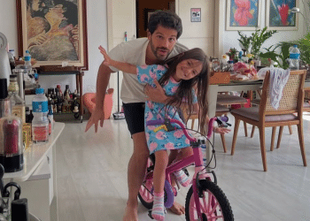 Duda Nagle se despede das férias com a filha, Zoe, e fala sobre intensidade do tempo juntos