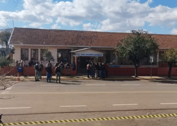 Prefeitura cria espaço de acolhimento após ataque em escola no RS