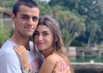Felipe Simas fala sobre admiração pela esposa por ela ter deixado a carreira para se dedicar à família
