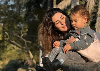 Fernanda Paes Leme registra viagem com a filha de 1 ano: “Dias de paz”