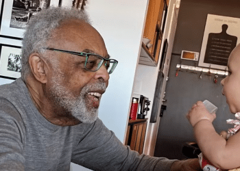 Gilberto Gil aparece com bisneta Aurora após perda de Preta Gil: “Tirando um sorriso do biso”