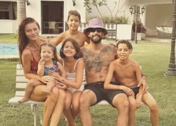 Cíntia Dicker comenta mudança de Pedro Scooby desde que o filho mais velho veio morar no Brasil