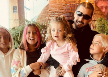 Pedro Scooby mostra antes e depois com os filhos durante viagem à Bahia