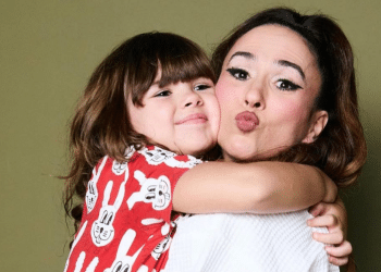 Tatá Werneck se surpreende ao usar sapato da filha de 5 anos: “Calçamos o mesmo número”