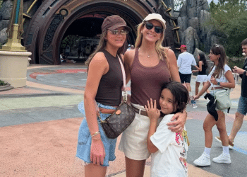 Ticiane Pinheiro curte viagem com as filhas em parque temático; veja fotos