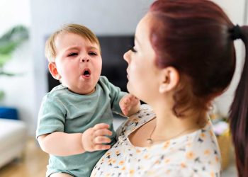 Tosse em bebês: sinais de alerta, causas comuns e o que nunca fazer