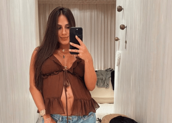 Carol Peixinho mostra registros da gravidez e rotina com Thiaguinho