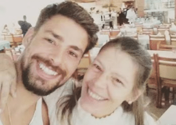 Cauã Reymond se emociona ao falar da mãe: “Foi embora jovem e sem querer ir”