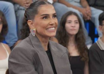 Deborah Secco fala sobre como separa a sua vida pessoal da profissional: “Muito distinto”