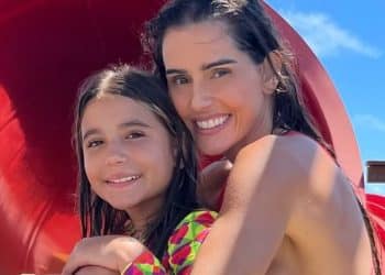 Deborah Secco fala sobre como a perda da irmã impactou a criação de sua filha, Maria Flor