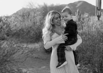 Influenciadora fala pela primeira vez sobre a morte do filho de 3 anos: “Deveria ter feito mais para protegê-lo”