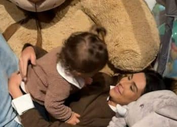 Fê Paes Leme compartilha a dificuldade de ficar longe da filha por compromissos profissionais: “Chorei de saudade”