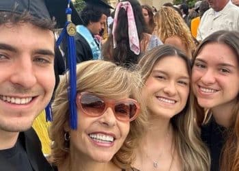 Após disputa judicial por herança, filho de Gugu fala sobre a atual relação com a mãe e irmãs