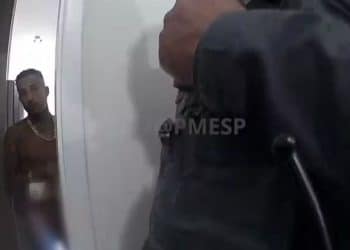 Gato Preto é flagrado sem roupa e com duas mulheres em abordagem policial após acidente