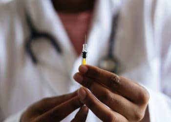 Brasil inicia venda da primeira injeção preventiva de longa duração contra o HIV