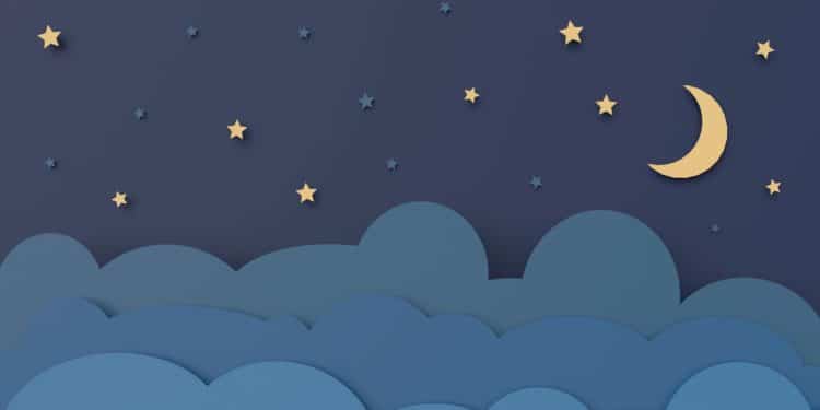 Lua em céu azul escuro com nuvens azuis representando o sono do bebê.